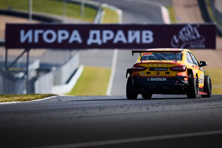 Двойной подиум пилота LADA Sport ROSNEFT